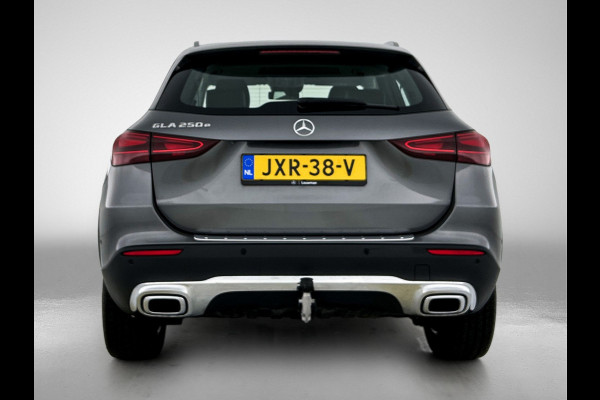 Mercedes-Benz GLA 250 e Plug-In Hybride Trekhaak | Distronic | Sfeerverlichting | Stuur en Stoelverwarming | Ledkoplampen Inclusief 24 maanden MB Certified garantie voor Europa.