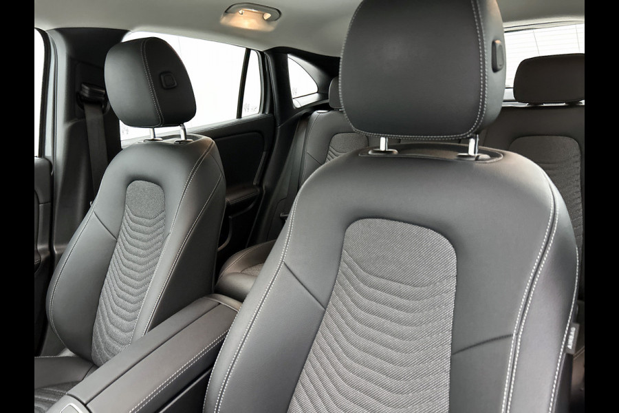 Mercedes-Benz GLA 250 e Plug-In Hybride Trekhaak | Distronic | Sfeerverlichting | Stuur en Stoelverwarming | Ledkoplampen Inclusief 24 maanden MB Certified garantie voor Europa.
