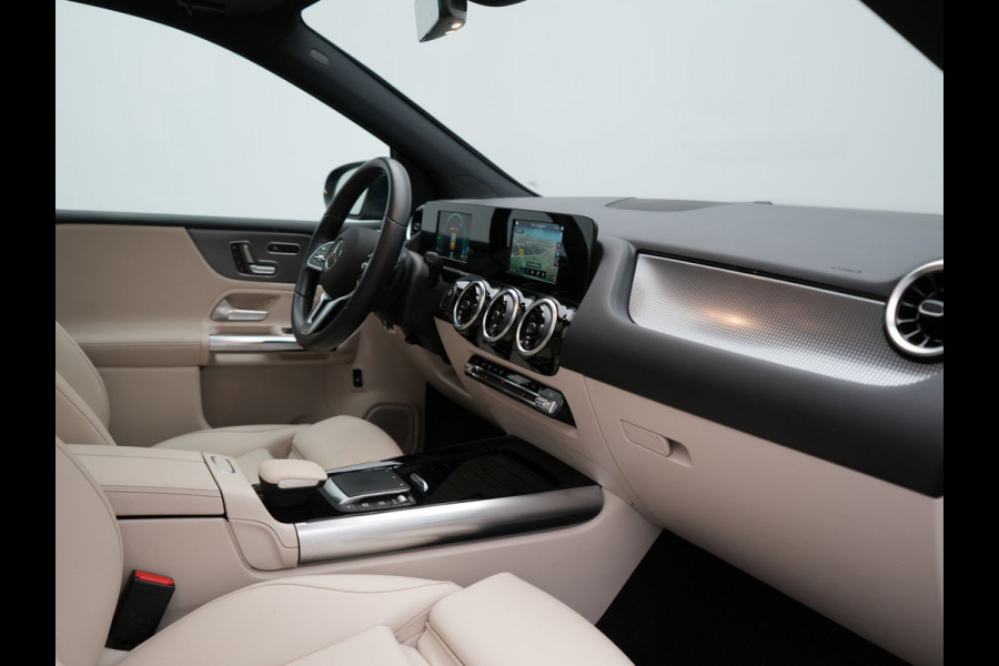 Mercedes-Benz B-Klasse 250 e Progressive PHEV 218pk Dealer O.H. | Trekhaak Af Fabriek | Panodak | Camera | Lederen Sportstoelen Memory & Verwarmd | Apple Carplay | Keyless | Cruise Control | Navigatie | DAB | Plug In Hybrid