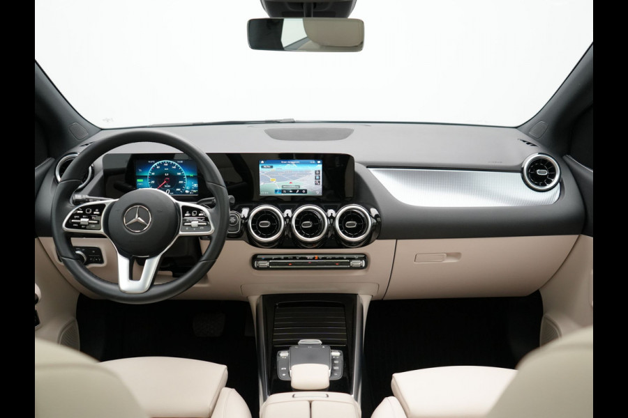 Mercedes-Benz B-Klasse 250 e Progressive PHEV 218pk Dealer O.H. | Trekhaak Af Fabriek | Panodak | Camera | Lederen Sportstoelen Memory & Verwarmd | Apple Carplay | Keyless | Cruise Control | Navigatie | DAB | Plug In Hybrid
