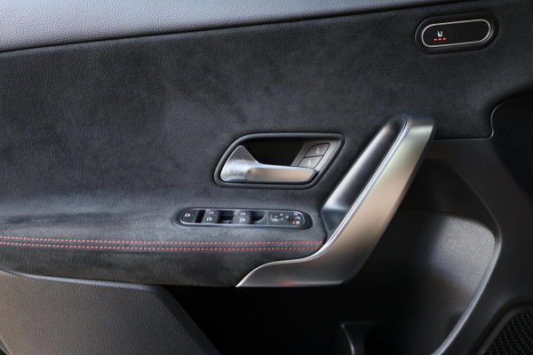 Mercedes-Benz A-Klasse 200 AMG Line LED/SFEER/HALF LEER+S.VERWARMING/CAM/LINE/ACC/ECC/12 MDN GARANTIE!