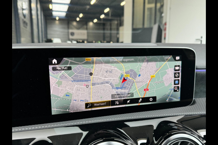 Mercedes-Benz A-Klasse 200 AMG Line LED/SFEER/HALF LEER+S.VERWARMING/CAM/LINE/ACC/ECC/12 MDN GARANTIE!