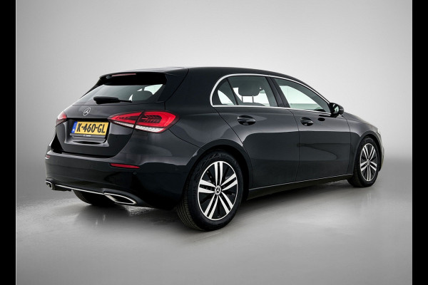 Mercedes-Benz A-Klasse 160 Business Solution Luxury Ledkoplampen | MBUX augmented reality voor navigatie | Sfeerverlichting | Stoelverwarming voor | Achteruitrijcamera. Inclusief 24 maanden Mercedes-Benz Certified garantie voor Europa.