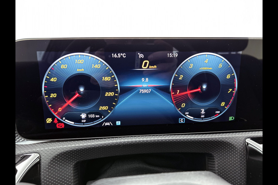 Mercedes-Benz A-Klasse 160 Business Solution Luxury Ledkoplampen | MBUX augmented reality voor navigatie | Sfeerverlichting | Stoelverwarming voor | Achteruitrijcamera. Inclusief 24 maanden Mercedes-Benz Certified garantie voor Europa.