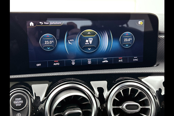 Mercedes-Benz A-Klasse 160 Business Solution Luxury Ledkoplampen | MBUX augmented reality voor navigatie | Sfeerverlichting | Stoelverwarming voor | Achteruitrijcamera. Inclusief 24 maanden Mercedes-Benz Certified garantie voor Europa.