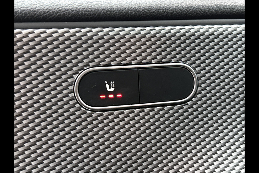 Mercedes-Benz A-Klasse 160 Business Solution Luxury Ledkoplampen | MBUX augmented reality voor navigatie | Sfeerverlichting | Stoelverwarming voor | Achteruitrijcamera. Inclusief 24 maanden Mercedes-Benz Certified garantie voor Europa.