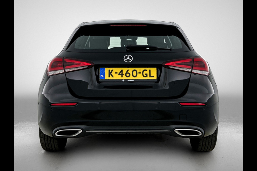 Mercedes-Benz A-Klasse 160 Business Solution Luxury Ledkoplampen | MBUX augmented reality voor navigatie | Sfeerverlichting | Stoelverwarming voor | Achteruitrijcamera. Inclusief 24 maanden Mercedes-Benz Certified garantie voor Europa.