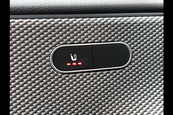 Mercedes-Benz A-Klasse 160 Business Solution Luxury Ledkoplampen | MBUX augmented reality voor navigatie | Sfeerverlichting | Stoelverwarming voor | Achteruitrijcamera. Inclusief 24 maanden Mercedes-Benz Certified garantie voor Europa.