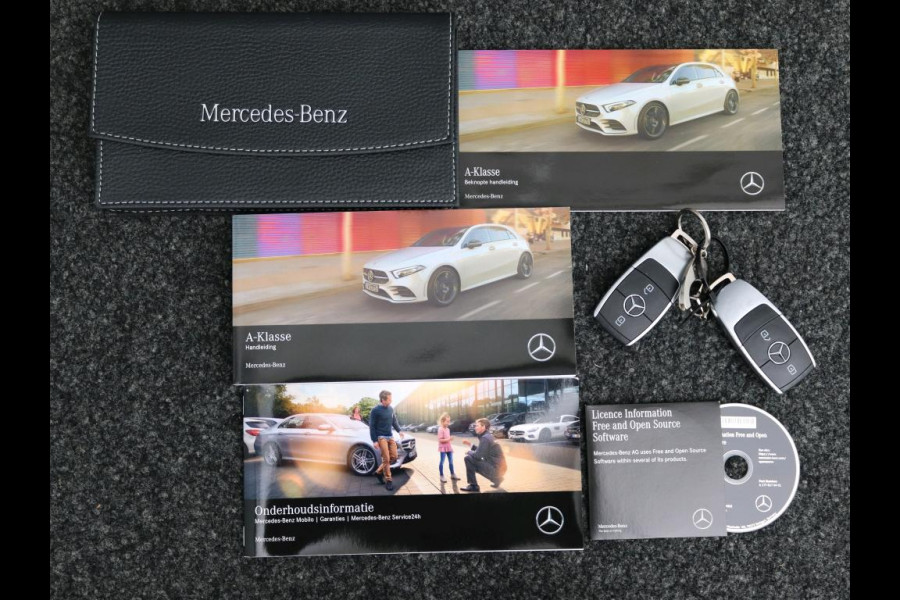 Mercedes-Benz A-Klasse 160 Business Solution Luxury Ledkoplampen | MBUX augmented reality voor navigatie | Sfeerverlichting | Stoelverwarming voor | Achteruitrijcamera. Inclusief 24 maanden Mercedes-Benz Certified garantie voor Europa.