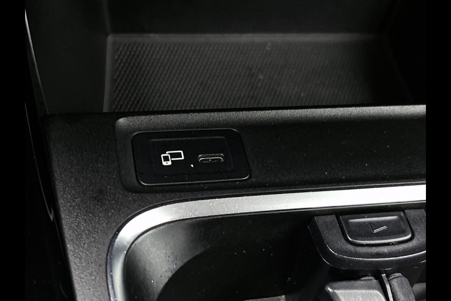 Mercedes-Benz A-Klasse 160 Business Solution Luxury Ledkoplampen | MBUX augmented reality voor navigatie | Sfeerverlichting | Stoelverwarming voor | Achteruitrijcamera. Inclusief 24 maanden Mercedes-Benz Certified garantie voor Europa.