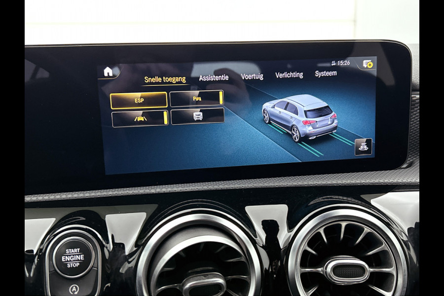 Mercedes-Benz A-Klasse 160 Business Solution Luxury Ledkoplampen | MBUX augmented reality voor navigatie | Sfeerverlichting | Stoelverwarming voor | Achteruitrijcamera. Inclusief 24 maanden Mercedes-Benz Certified garantie voor Europa.
