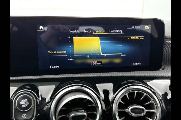 Mercedes-Benz A-Klasse 160 Business Solution Luxury Ledkoplampen | MBUX augmented reality voor navigatie | Sfeerverlichting | Stoelverwarming voor | Achteruitrijcamera. Inclusief 24 maanden Mercedes-Benz Certified garantie voor Europa.