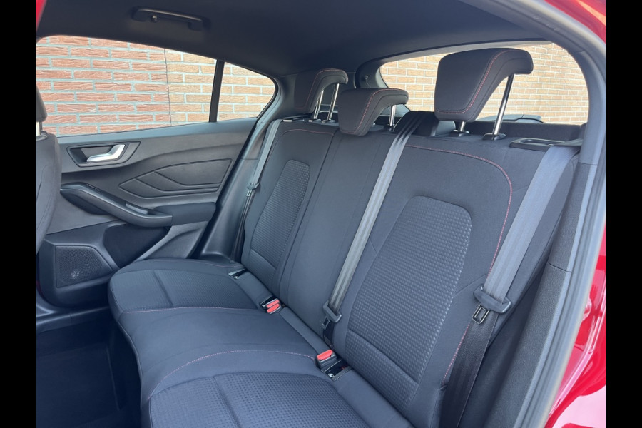 Ford Focus 150pk EcoB. ST L. Bns *NIEUW GELEVERD/DEALERONDERHOUDEN*