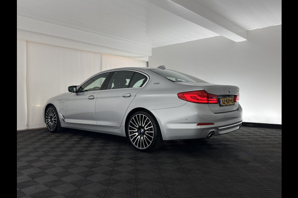 BMW 5 Serie 530e iPerformance High Executive (Plug-in) *PANO | LEATHER | FULL-LED | TOP-VIEW | HARMAN/KARDON | BLINDSPOT | MEMORY-PACK | HEATED-COMFORTSEATS | DIGI-COCKPIT | AMBIENT-LIGHT | NAVI-FULLMAP | 20''ALU*