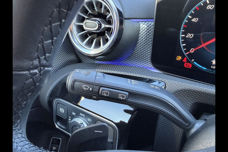 Mercedes-Benz CLA-Klasse Shooting Brake 180 Business Solution Luxury Automaat / Leder / PDC v+a / Navigatie / Keyless / Led