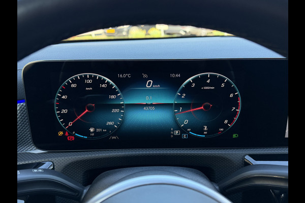 Mercedes-Benz CLA-Klasse Shooting Brake 180 Business Solution Luxury Automaat / Leder / PDC v+a / Navigatie / Keyless / Led