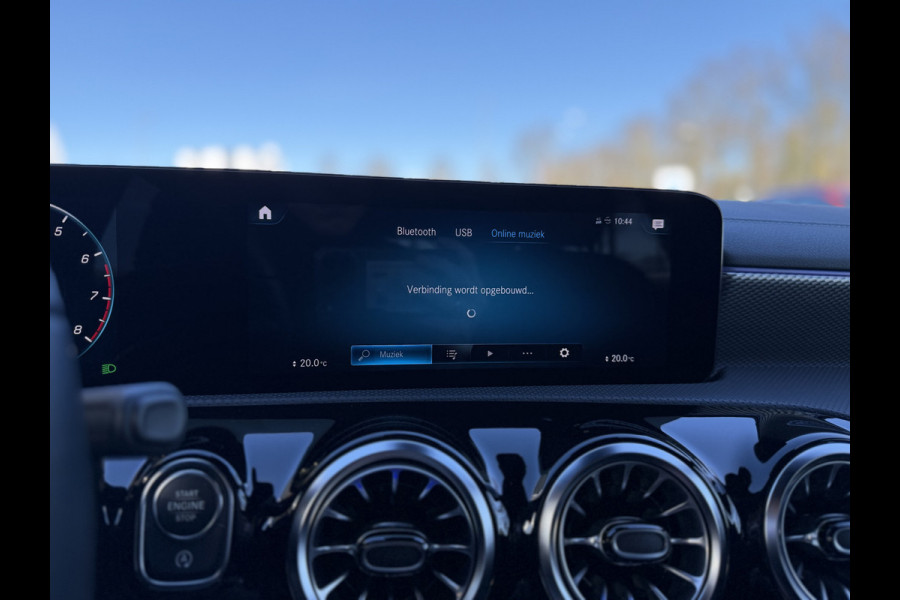 Mercedes-Benz CLA-Klasse Shooting Brake 180 Business Solution Luxury Automaat / Leder / PDC v+a / Navigatie / Keyless / Led