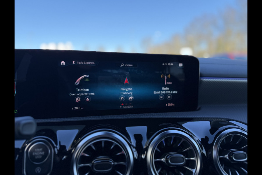 Mercedes-Benz CLA-Klasse Shooting Brake 180 Business Solution Luxury Automaat / Leder / PDC v+a / Navigatie / Keyless / Led