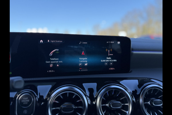 Mercedes-Benz CLA-Klasse Shooting Brake 180 Business Solution Luxury Automaat / Leder / PDC v+a / Navigatie / Keyless / Led