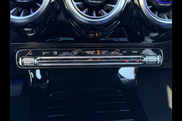 Mercedes-Benz CLA-Klasse Shooting Brake 180 Business Solution Luxury Automaat / Leder / PDC v+a / Navigatie / Keyless / Led