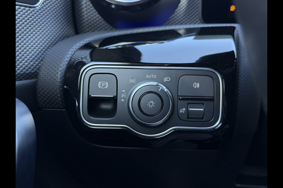 Mercedes-Benz CLA-Klasse Shooting Brake 180 Business Solution Luxury Automaat / Leder / PDC v+a / Navigatie / Keyless / Led