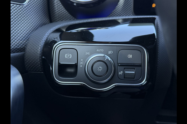 Mercedes-Benz CLA-Klasse Shooting Brake 180 Business Solution Luxury Automaat / Leder / PDC v+a / Navigatie / Keyless / Led