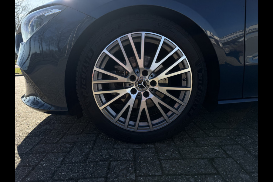 Mercedes-Benz CLA-Klasse Shooting Brake 180 Business Solution Luxury Automaat / Leder / PDC v+a / Navigatie / Keyless / Led