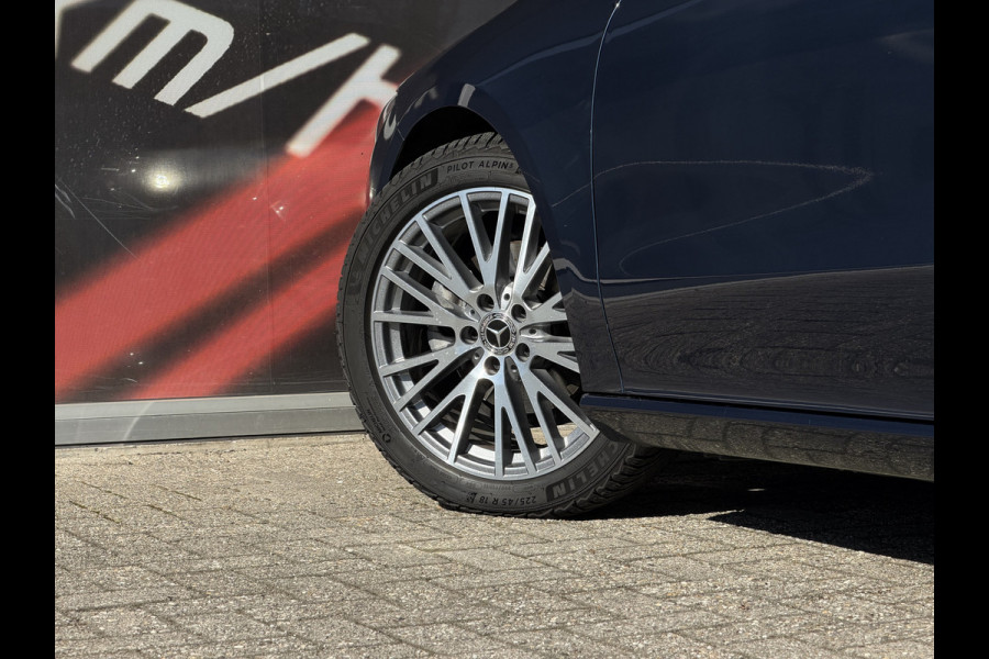 Mercedes-Benz CLA-Klasse Shooting Brake 180 Business Solution Luxury Automaat / Leder / PDC v+a / Navigatie / Keyless / Led