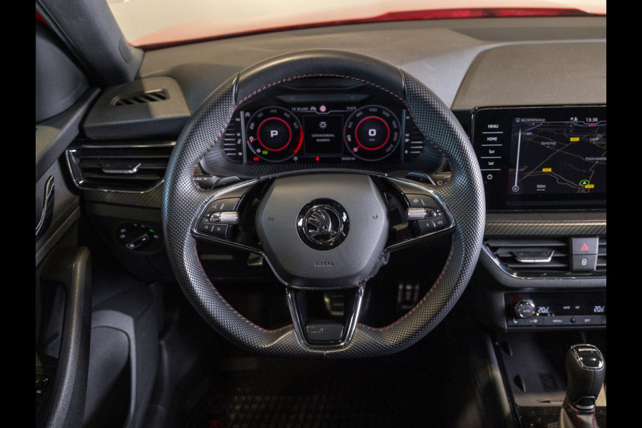 Škoda Kamiq 1.5 TSI ACT Monte Carlo / 150pk / Panorama dak / Elektrische stoelverstelling / Stoelverwarming /