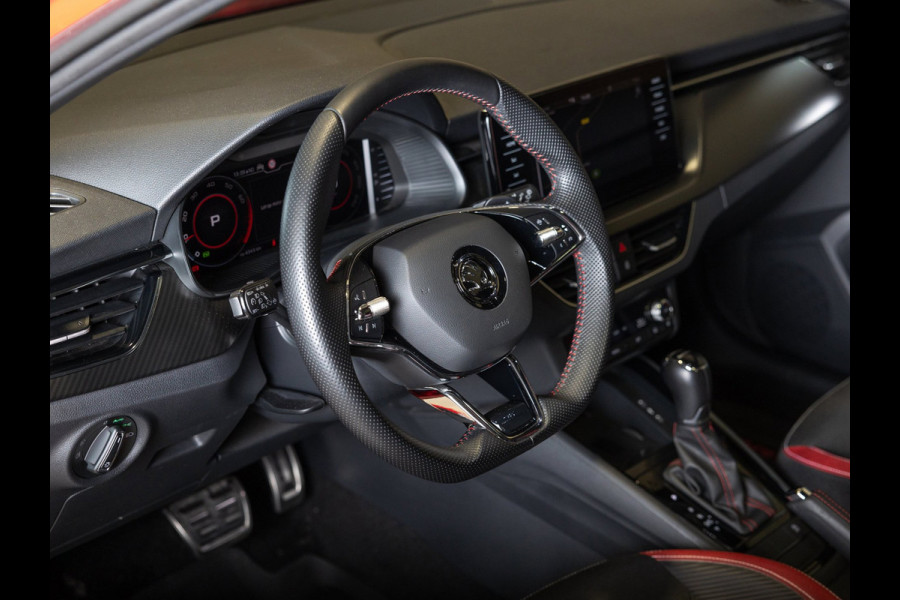 Škoda Kamiq 1.5 TSI ACT Monte Carlo / 150pk / Panorama dak / Elektrische stoelverstelling / Stoelverwarming /