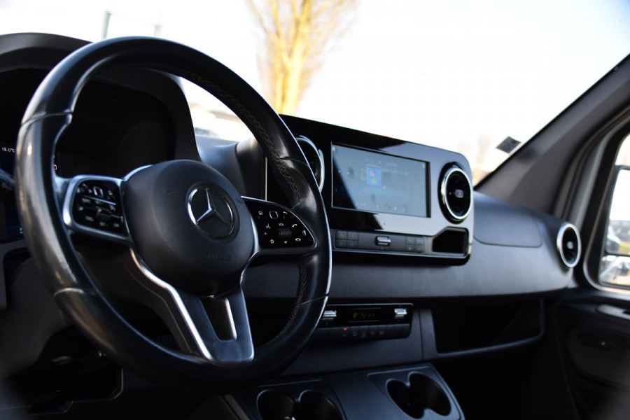 Mercedes-Benz Sprinter 319 3.0 CDI L2H1 AMG Edition Cruise, 360 Camera, Carplay, 10,5'' Mbux, Stoelverwarming, LED, Leder, 190pk, 3500kg Trekhaak, Sensoren, Uniek!