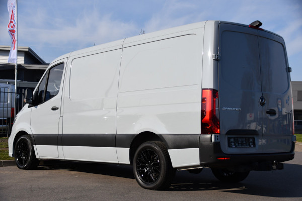 Mercedes-Benz Sprinter 319 3.0 CDI L2H1 AMG Edition Cruise, 360 Camera, Carplay, 10,5'' Mbux, Stoelverwarming, LED, Leder, 190pk, 3500kg Trekhaak, Sensoren, Uniek!