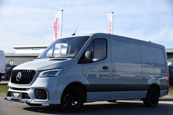Mercedes-Benz Sprinter 319 3.0 CDI L2H1 AMG Edition Cruise, 360 Camera, Carplay, 10,5'' Mbux, Stoelverwarming, LED, Leder, 190pk, 3500kg Trekhaak, Sensoren, Uniek!