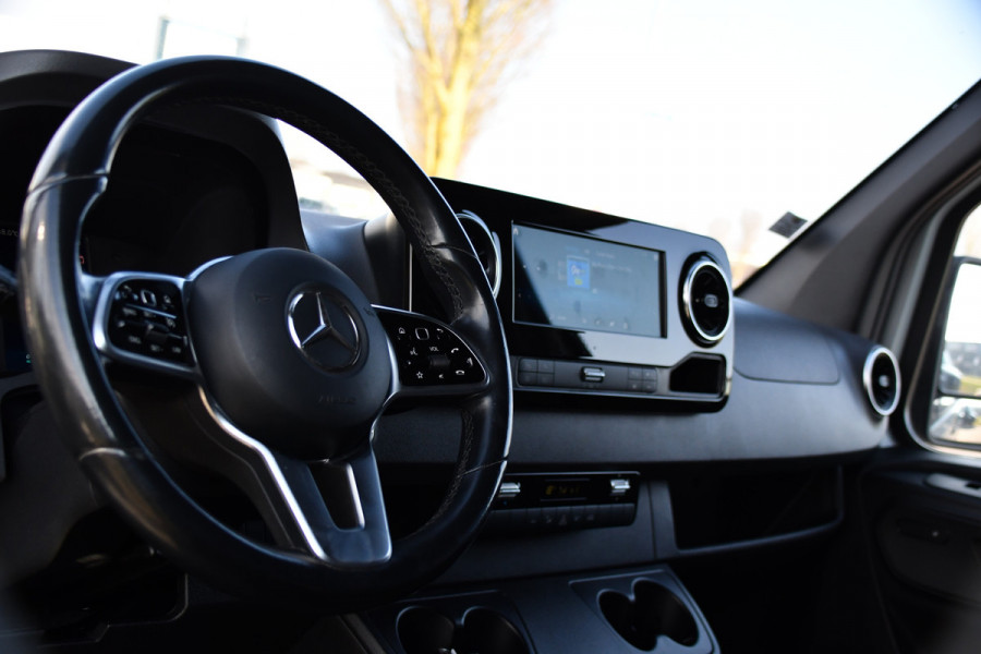 Mercedes-Benz Sprinter 319 3.0 CDI L2H1 AMG Edition Cruise, 360 Camera, Carplay, 10,5'' Mbux, Stoelverwarming, LED, Leder, 190pk, 3500kg Trekhaak, Sensoren, Uniek!