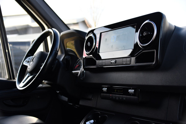Mercedes-Benz Sprinter 319 3.0 CDI L2H1 AMG Edition Cruise, 360 Camera, Carplay, 10,5'' Mbux, Stoelverwarming, LED, Leder, 190pk, 3500kg Trekhaak, Sensoren, Uniek!