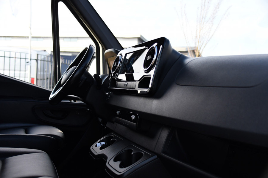 Mercedes-Benz Sprinter 319 3.0 CDI L2H1 AMG Edition Cruise, 360 Camera, Carplay, 10,5'' Mbux, Stoelverwarming, LED, Leder, 190pk, 3500kg Trekhaak, Sensoren, Uniek!
