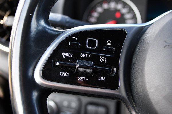 Mercedes-Benz Sprinter 319 3.0 CDI L2H1 AMG Edition Cruise, 360 Camera, Carplay, 10,5'' Mbux, Stoelverwarming, LED, Leder, 190pk, 3500kg Trekhaak, Sensoren, Uniek!