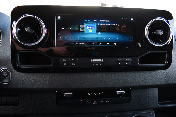 Mercedes-Benz Sprinter 319 3.0 CDI L2H1 AMG Edition Cruise, 360 Camera, Carplay, 10,5'' Mbux, Stoelverwarming, LED, Leder, 190pk, 3500kg Trekhaak, Sensoren, Uniek!