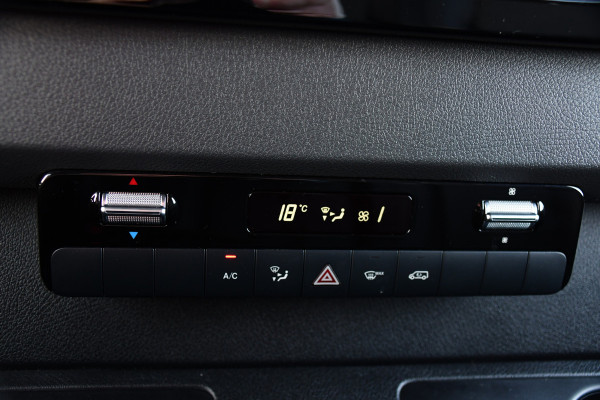 Mercedes-Benz Sprinter 319 3.0 CDI L2H1 AMG Edition Cruise, 360 Camera, Carplay, 10,5'' Mbux, Stoelverwarming, LED, Leder, 190pk, 3500kg Trekhaak, Sensoren, Uniek!