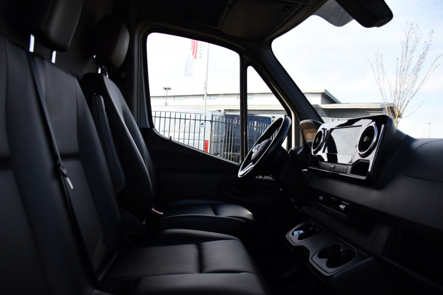 Mercedes-Benz Sprinter 319 3.0 CDI L2H1 AMG Edition Cruise, 360 Camera, Carplay, 10,5'' Mbux, Stoelverwarming, LED, Leder, 190pk, 3500kg Trekhaak, Sensoren, Uniek!
