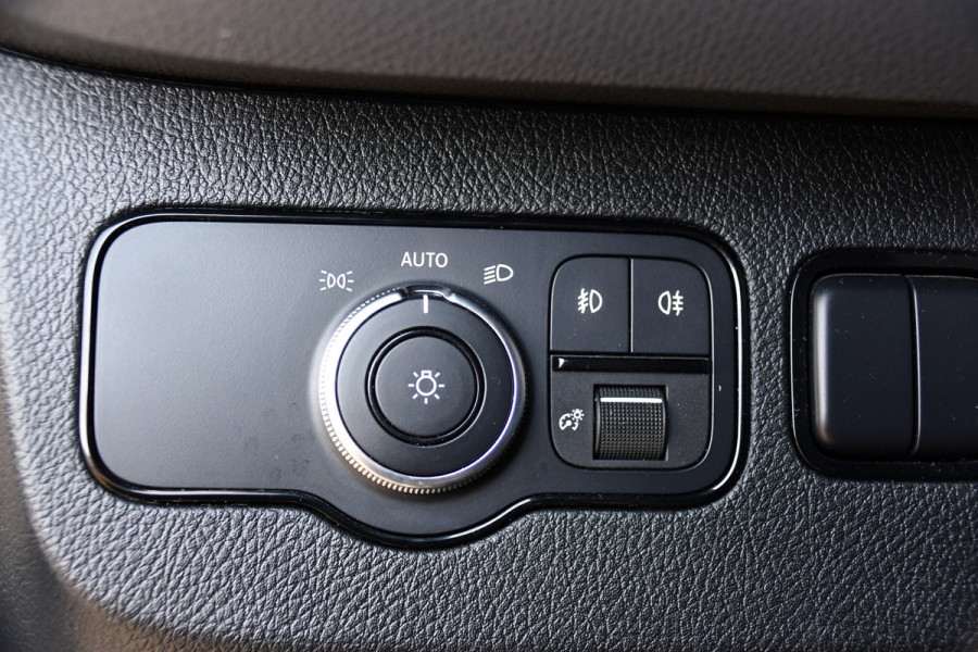Mercedes-Benz Sprinter 319 3.0 CDI L2H1 AMG Edition Cruise, 360 Camera, Carplay, 10,5'' Mbux, Stoelverwarming, LED, Leder, 190pk, 3500kg Trekhaak, Sensoren, Uniek!