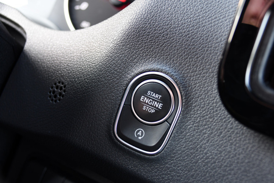 Mercedes-Benz Sprinter 319 3.0 CDI L2H1 AMG Edition Cruise, 360 Camera, Carplay, 10,5'' Mbux, Stoelverwarming, LED, Leder, 190pk, 3500kg Trekhaak, Sensoren, Uniek!