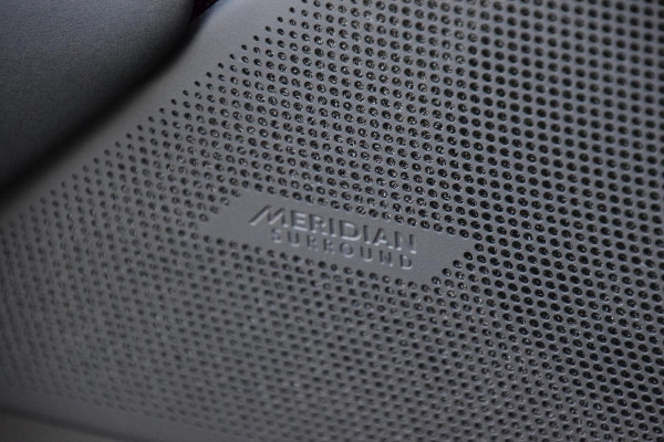 Land Rover Range Rover Velar P400e R-Dynamic SE