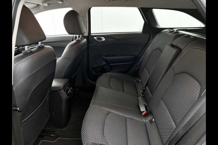 Kia Ceed Sportswagon 1.5 T-GDi 160PK Automaat DynamicPlusLine / Trekhaak / Airco-ecc./ Pdc+Camera / Stoel-Stuurverwarming / 1/2Leder / Apk 08-2027