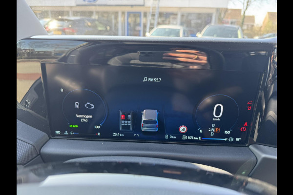 Ford Transit Custom 320 2.5 PHEV L2H1 Limited DC |SCI| Dubbele cabine | Dubbele schuifdeur | 360 graden camera | Adaptieve cruise control | 8-weg verstelbare en verwarmbare passagiersstoel | Inklapbare trekhaak | 17 inch velgen | AGM accu | Reservewiel | 12V aanlsuitpunt