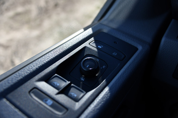 Volkswagen Transporter 2.0 TDI L1H1 30 PB Edition Camera, Cruise, Carplay, 204pk, LED, Multimedia, Automaat, Sensoren,