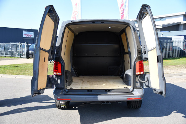 Volkswagen Transporter 2.0 TDI L1H1 30 PB Edition Camera, Cruise, Carplay, 204pk, LED, Multimedia, Automaat, Sensoren,