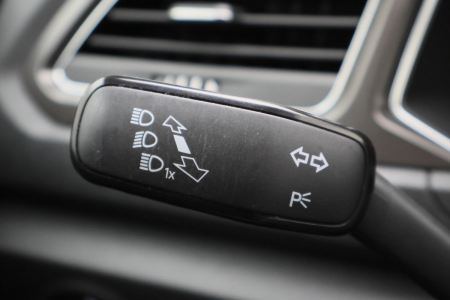 Volkswagen T-Roc 1.0 TSI Style Business ACC, Climate, Apple Carplay, Lane Assist, PDC