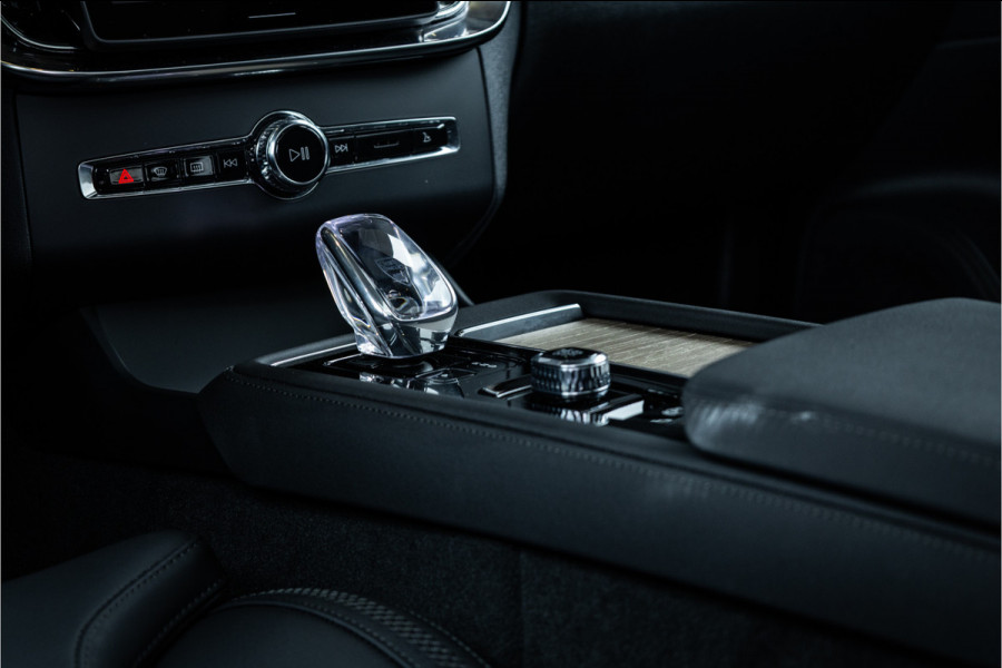 Volvo XC90 2.0 T8 Plug-in hybrid AWD Ultra Dark - Panorama | Luchtvering | H&K | Memory | 360 Camera
