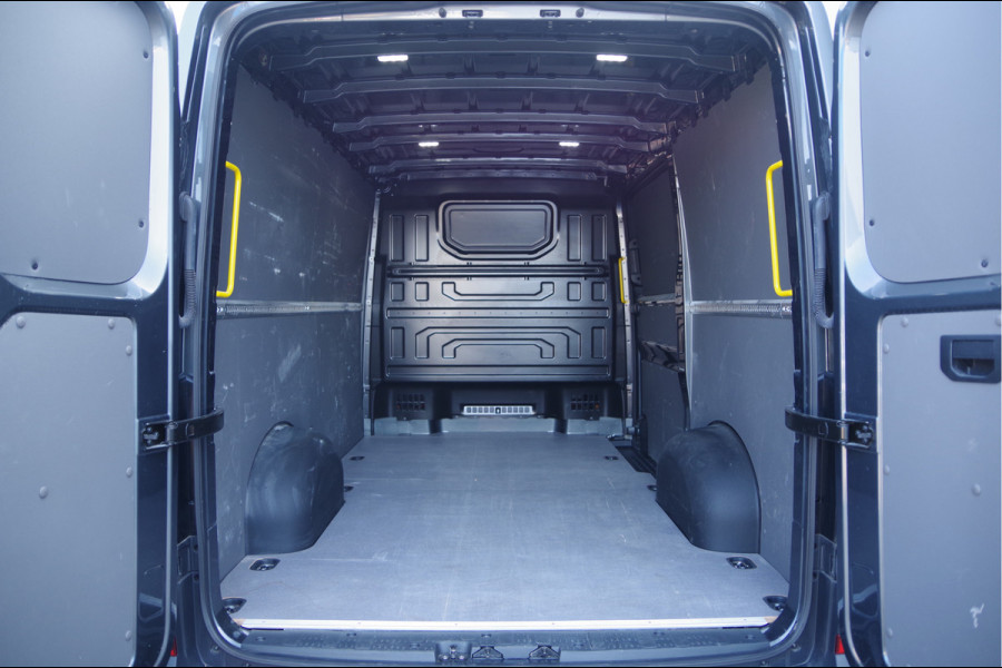 MAN TGE 3.180 35 2.0 L3H2 177PK AUT. LED, TREKHAAK, GEV. ERGO ACTIVE STOEL, STANDKACHEL, STOELVERWARMING, STUURVERWARMING, VOORRUIT VERW